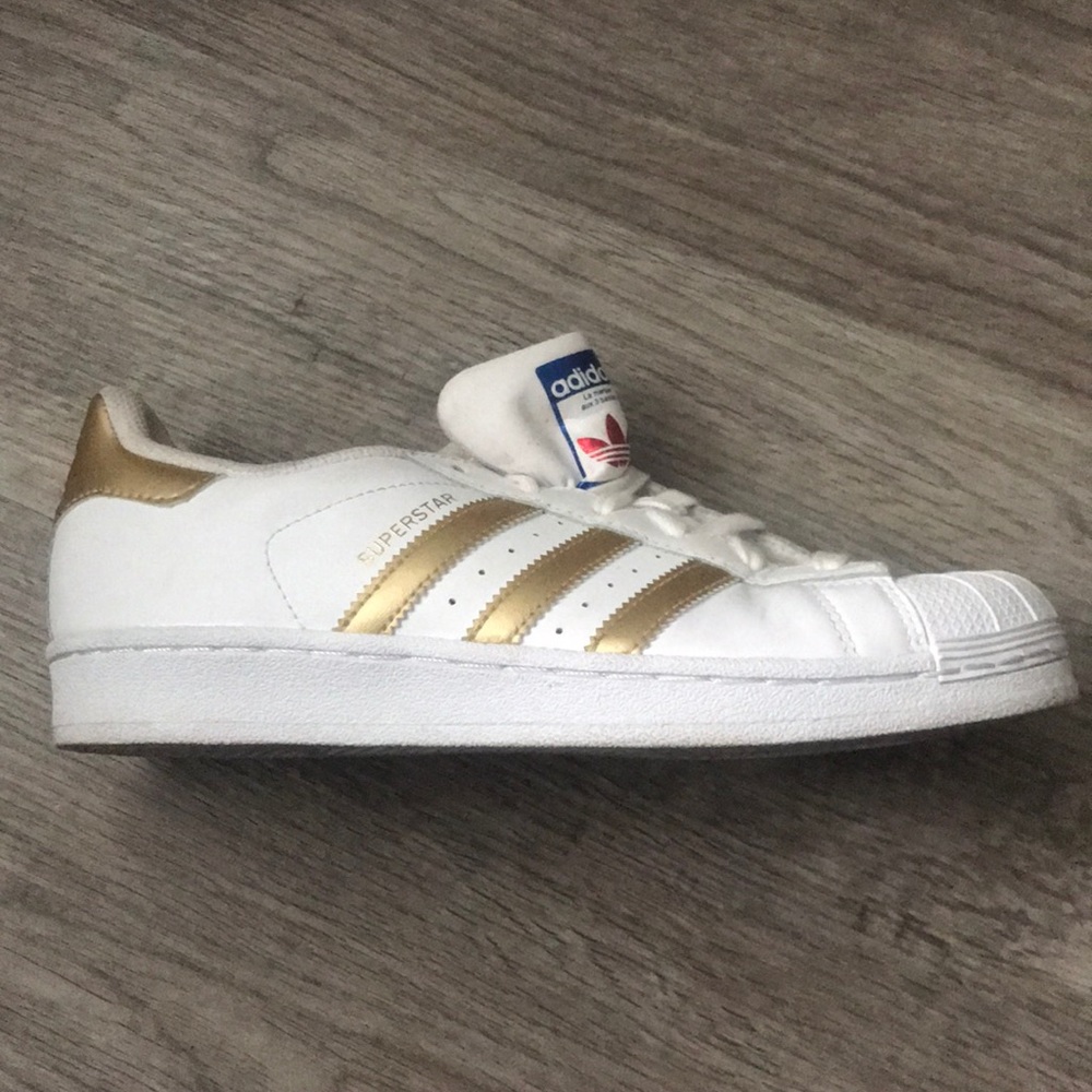 NBA Cavalier Girl Adidas superstars